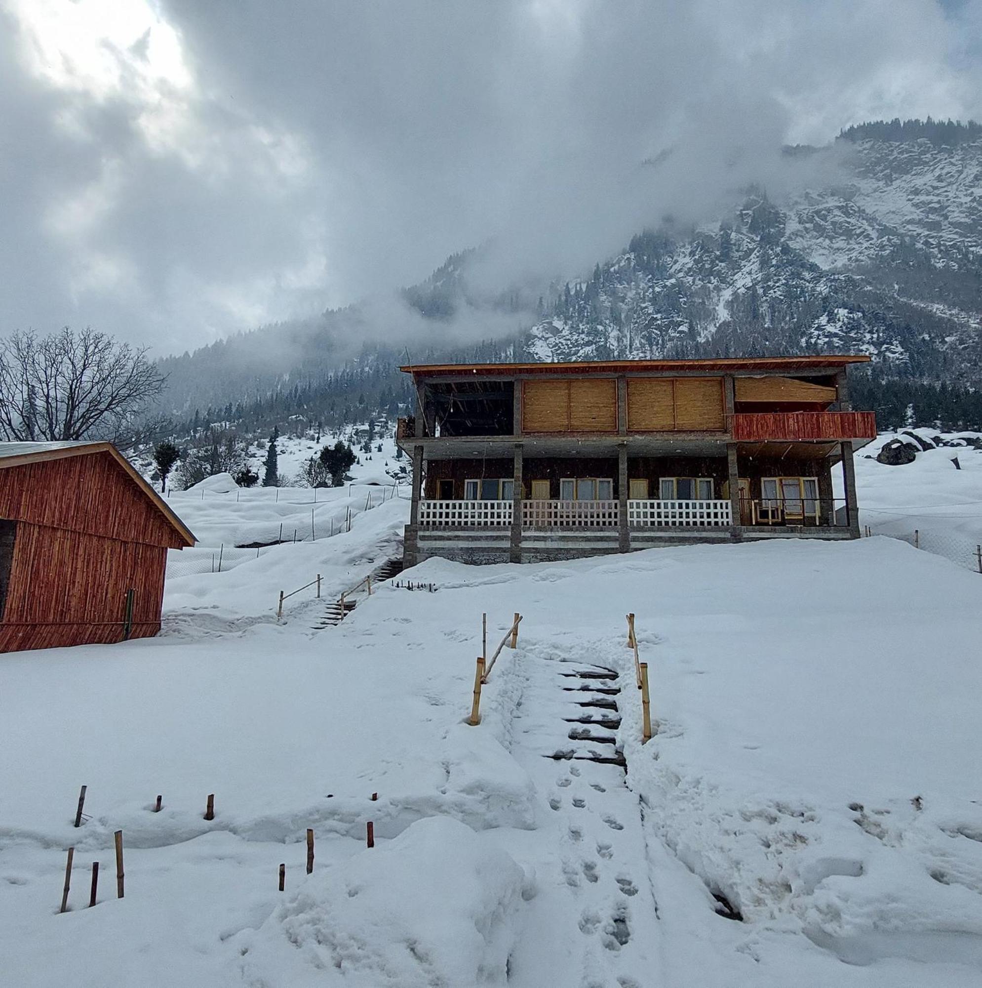 Khana Badosh Resort Kalam Exteriér fotografie